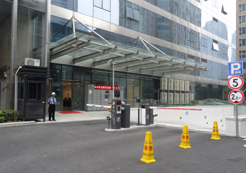 停車出入口 停車出入口
